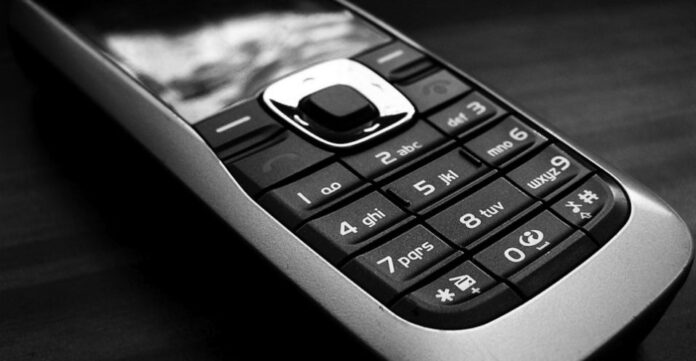 Can you avoid cyber fraud with a keypad phone? Find out the answer from an expert.