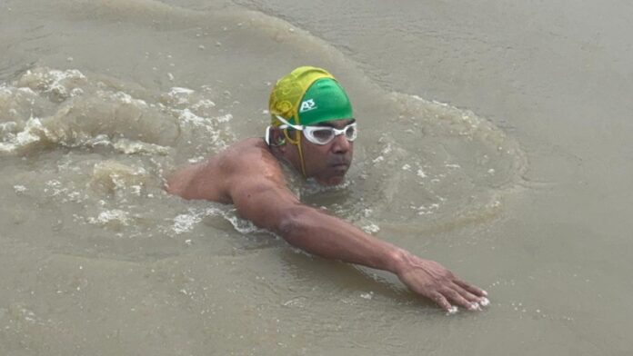 Triumph of determination – Satyanarayan Prasad celebrates his 81 km Ganga swim achievement.