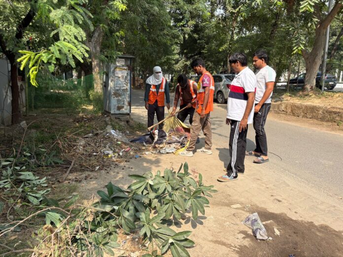 Garbage piles spotted across several sectors of Greater Noida as contractors fail to maintain sanitation; QRT teams deployed to manage cleaning work. Garbage piles spotted across several sectors of Greater Noida as contractors fail to maintain sanitation; QRT teams deployed to manage cleaning work.