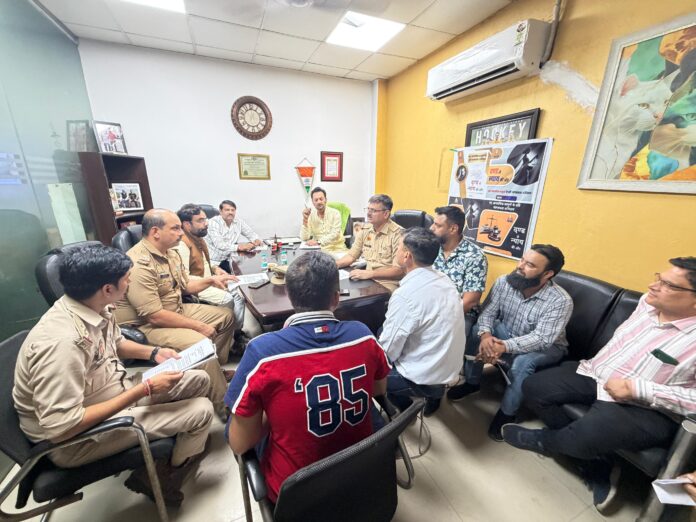 Police officers briefing traders at Jagat Farm Market during the awareness drive on newly implemented criminal laws in Greater Noida Police officers briefing traders at Jagat Farm Market during the awareness drive on newly implemented criminal laws in Greater Noida