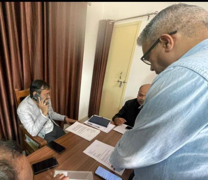 Residents after the latest order: “Middlemen out, new officer in finally some fresh air in election politics!