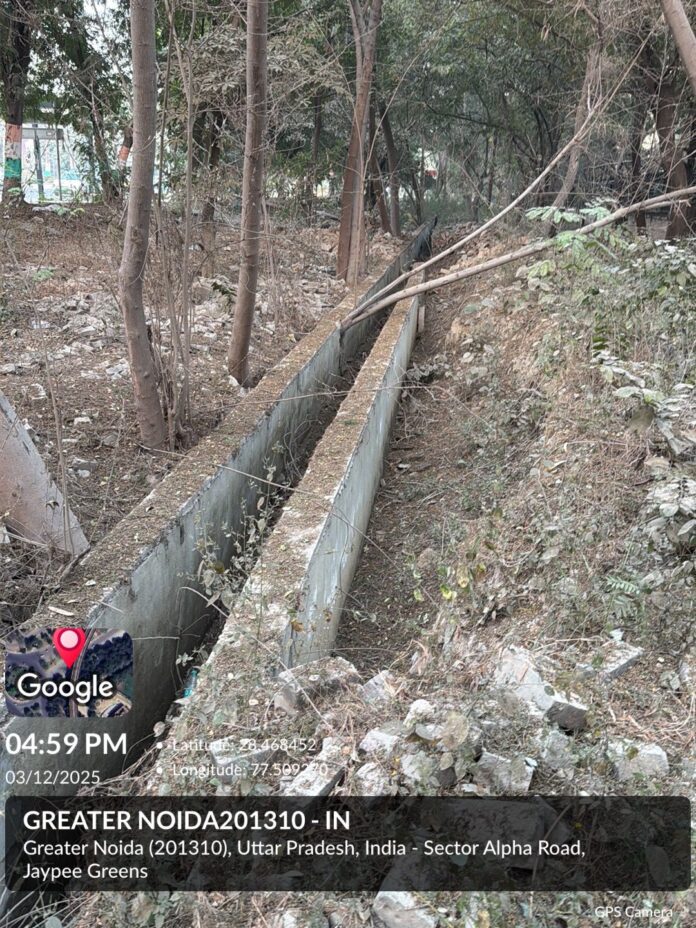 Residents continue to raise complaints, but the Garden Department’s negligence also continues Residents continue to raise complaints, but the Garden Department’s negligence also continues