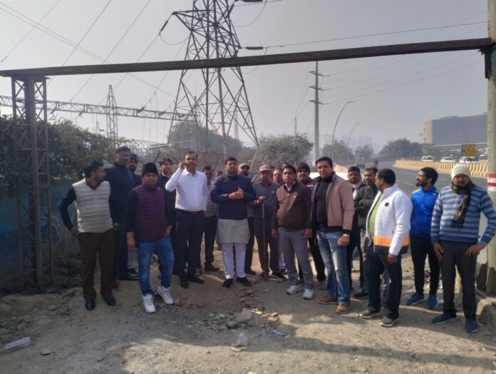 Noida Authority DGM Vijay Rawal inspects the NEPZ–Bhangel route along with local residents and market representatives, assuring reopening of the Bhangel–Salarpur road within a week.