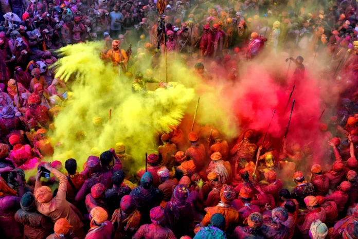Holi 2026 Date: When is Holika Dahan and Colorful Holi in India? Learn About the Significance and Popular Foods