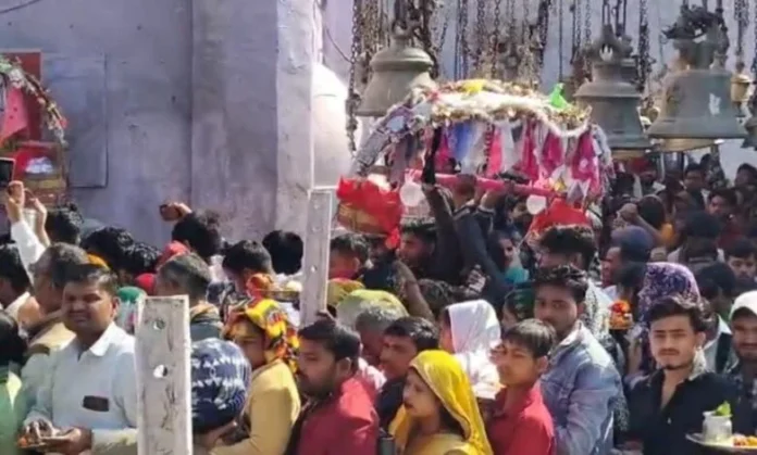 Devotees throng temples and society premises across Greater Noida West on Mahashivratri, as chants of “Har Har Mahadev” echo through residential communities amid tight security and vibrant spiritual celebrations.
