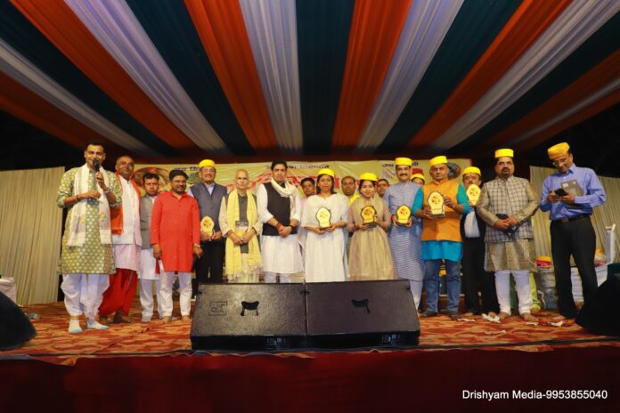 Floral tribute to Baba Vidyapati during Smriti Parv celebration in Delhi.