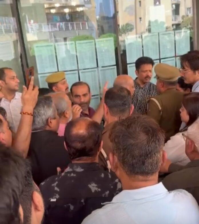 Police personnel intervene at Paras Tierea Society during the AoA election after a dispute erupted over the alleged distribution of ballot number slips to voters.