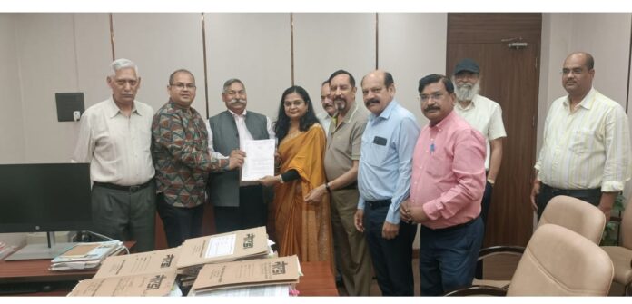 DDRWA Federation members meet Noida Authority Additional CEO Vandana Tripathi and raise key civic issues affecting residents across the city.