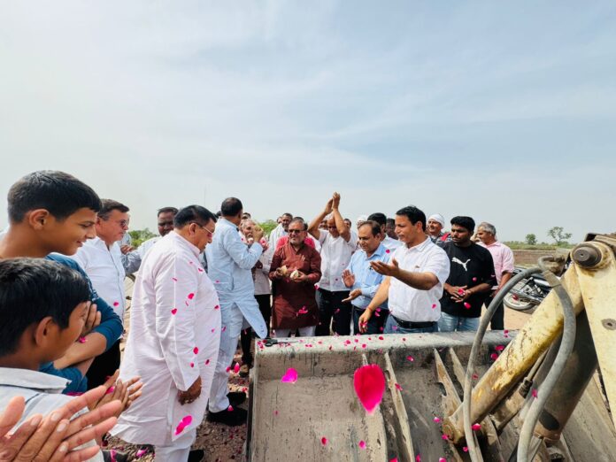 MLA Tejpal Singh Nagar inaugurates the road construction project in Khursedpur village, Dadri, in the presence of residents and local representatives.