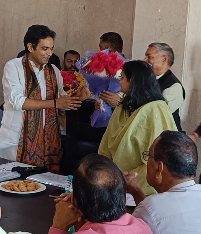 Residents of Sector 51 raising civic issues during the public dialogue programme at Sector 27 Club, Noida.