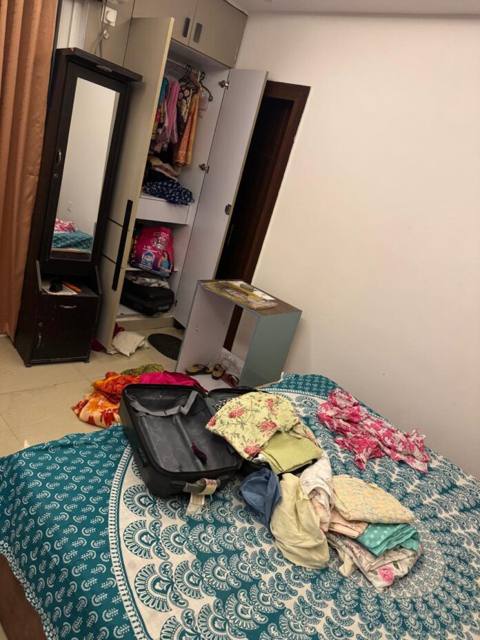 Daylight robbery inside Amrapali Kingswood Golf Homes raises serious concerns over resident safety and security lapses. Daylight robbery inside Amrapali Kingswood Golf Homes raises serious concerns over resident safety and security lapses.