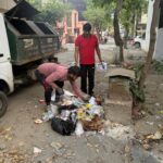 Garbage dumped openly near A-347 in Sector Beta 1 sparks outrage, residents demand strict action and ₹5000 fine on violators