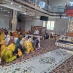 Devotees gather in large numbers at Gurudwara Shri Guru Singh Sabha to celebrate Khalsa Sajna Divas with kirtan, prayers and langar, marking the historic legacy of Guru Gobind Singh.