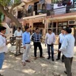 Officials inspect sanitation conditions in Sector Beta-1 and Rampur Market during Greater Noida Authority’s cleanliness drive.