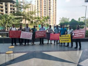 Shopkeepers at U:FAIRIA Mall protest against alleged irregularities by the builder, demanding transparency in maintenance charges, lower electricity rates and better basic facilities at the mall.