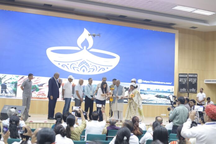 Guests and participants take the “Noida I Care Pledge” during the campaign launch event aimed at promoting cleanliness, civic responsibility and public participation in the city.