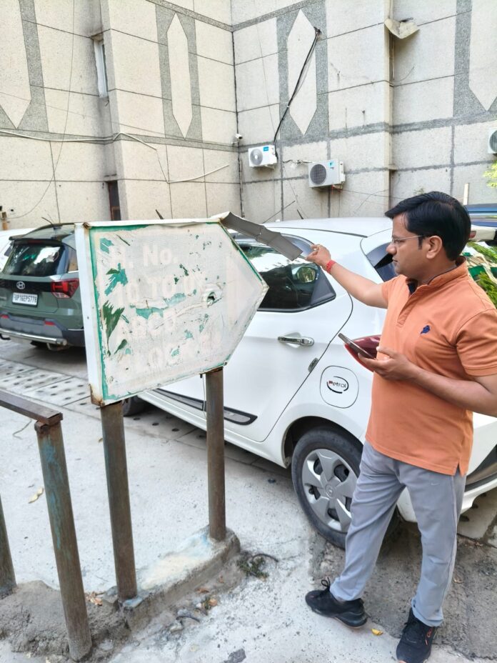 Damaged direction signboards in Udyog Vihar Sector-82 have become a major inconvenience for residents and visitors, prompting the RWA to demand immediate action from the Noida Authority.