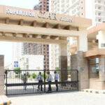 Residents of Supertech Czar protest against repeated maintenance charge hikes, alleging poor facilities and lack of transparency by the maintenance agency.