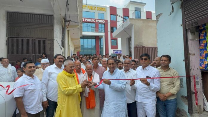 MLA Tejpal Singh Nagar inaugurates the ₹27 lakh CC road construction project in Village Deola, marking another step towards improving rural infrastructure and connectivity in the Dadri Assembly constituency.