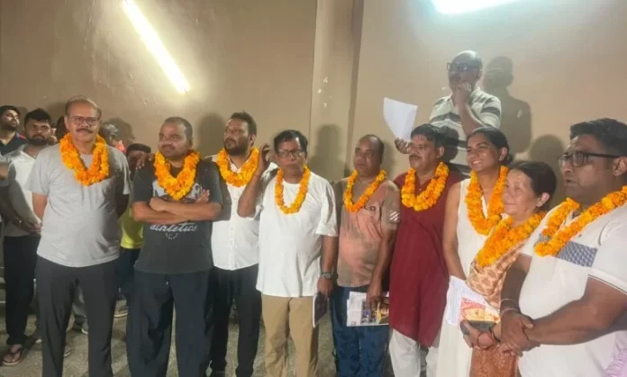 आम्रपाली लेजर वैली विला की एड-हॉक एओए पर टीम निष्ठा का दबदबा, 10 में से 8 सीटों पर जीत