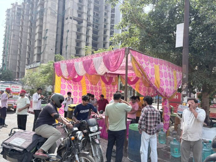 Volunteers of Spring Meadows Cricket Club distribute chilled sherbet to commuters, delivery personnel, security guards, labourers and residents during the club's annual summer relief drive, serving nearly 1,100 litres to help people beat the scorching heat.