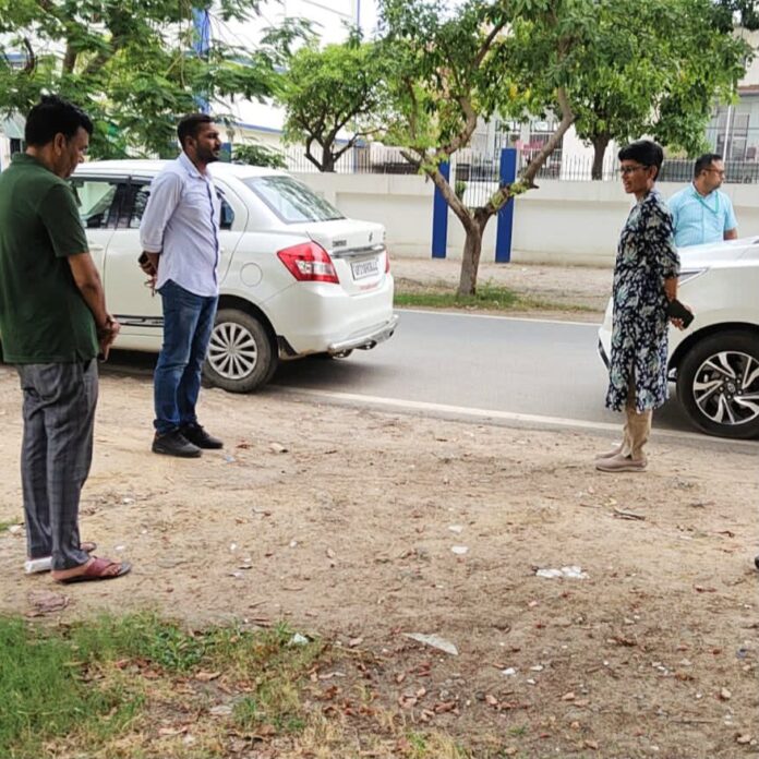 Greater Noida Authority steps up sanitation drive. Senior officials conduct field inspections and two contractors face a ₹3 lakh penalty for negligence, reinforcing accountability in maintaining citywide cleanliness.