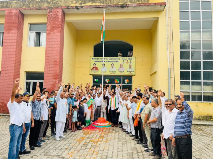 RWA Beta-1 office-bearers and residents celebrate Independence Day with flag hoisting, patriotic fervour and tributes to the nation’s freedom fighters and martyrs in Greater Noida.