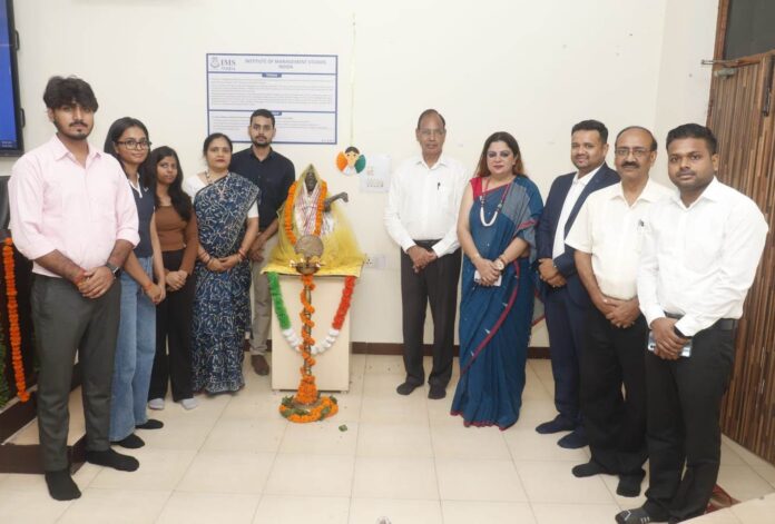 IMS Noida students with faculty members and industry and media experts during the Diksharambh programme held at the institute’s Sector 62 campus.