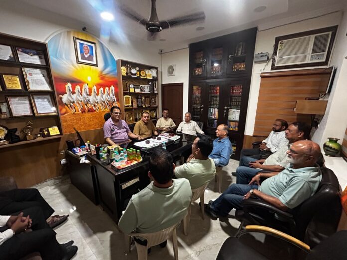 Former Noida Mahanagar BJP president Manoj Gupta being welcomed by KONRWA Noida Chapter members during a meeting in Sector 27, where he expressed his desire to contest the upcoming assembly election on a BJP ticket.