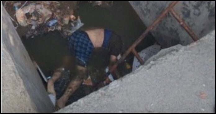 Police recover the body of a 40–45-year-old unidentified man; postmortem report awaited to determine the cause of death. Police recover the body of a 40–45-year-old unidentified man; postmortem report awaited to determine the cause of death.