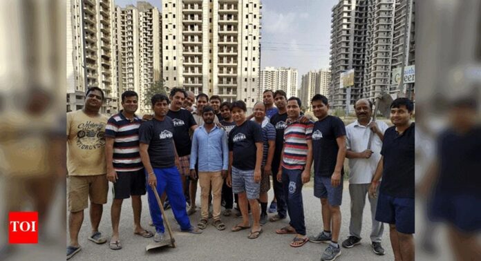 Residents of Nirala Estate, Neotown, LA Residentia and Spring Meadows planted 1,135 trees and flowering plants during a cleanliness and plantation drive in Greater Noida West.