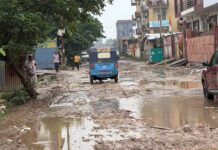 A road in Greater Noida’s Knowledge Park-3 has developed potholes and waterlogging within just 15 months of construction. Scattered debris and poor drainage are raising safety concerns in this educational hub. The Active Citizen Team has demanded a quality check and immediate repairs from the Greater Noida Authority.