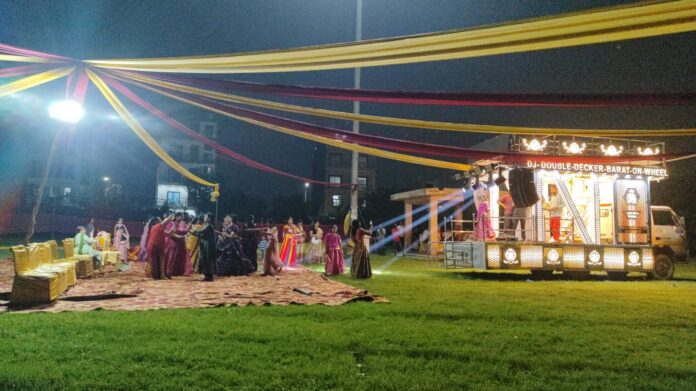 Residents of Sector 3, Greater Noida West, celebrated Dandiya and welcomed Maa Durga’s sacred jyot at Park No. 1, B Block, during the Pancham Shri Durga Puja Mahotsav 2026 on October 17.