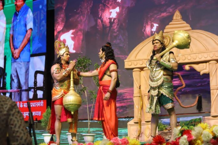 Hanuman Ji’s spectacular arrival with the Sanjeevani mountain at the Luv Kush Ramlila captivated devotees at Delhi’s Red Fort grounds.