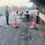 सेक्टर चाई-4 में आदर्श विहार सोसायटी के सामने सड़क मरम्मत कार्य शुरू।