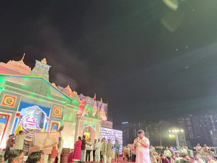 Residents of GNW drenched in Shyam bhajan sandhaya